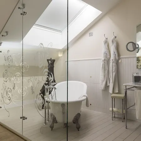Chateau Monfort - Relais & Chateaux Otel 5*