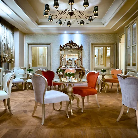 Chateau Monfort - Relais & Chateaux Otel 5*