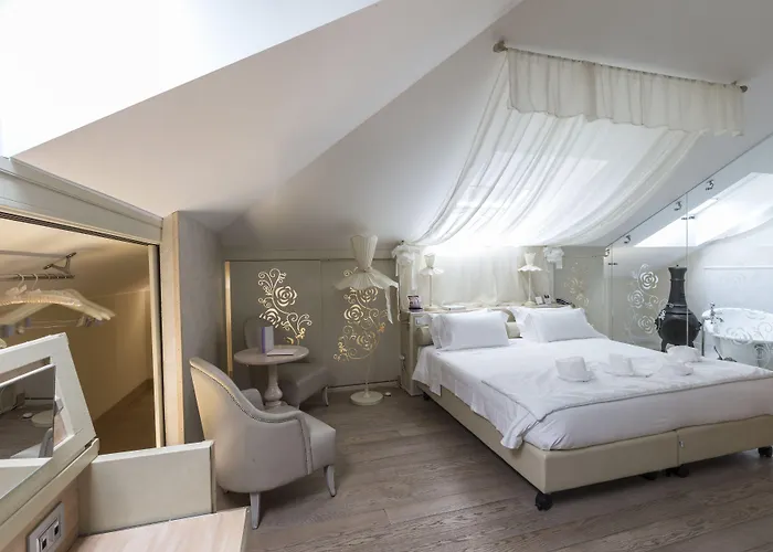 Отель Chateau Monfort - Relais & Chateaux